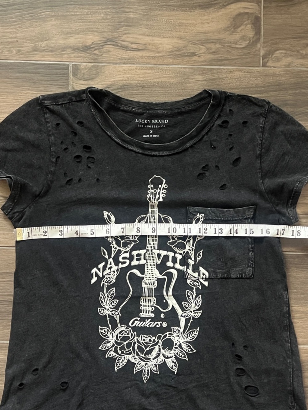 LUCKY BRAND T-Shirt Womens Small Black Distressed Nashville Guitar Roses Graphic - Picture 8 of 15